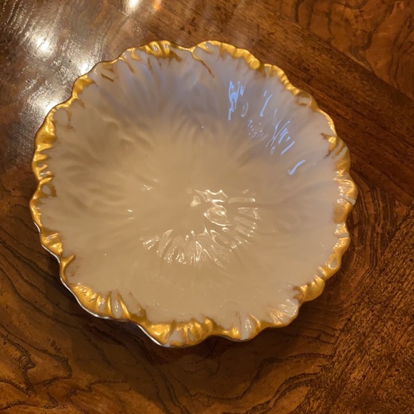Lenox Fine China 24k Hand Painted Round Leaf form Dish - Picture 3 of 8